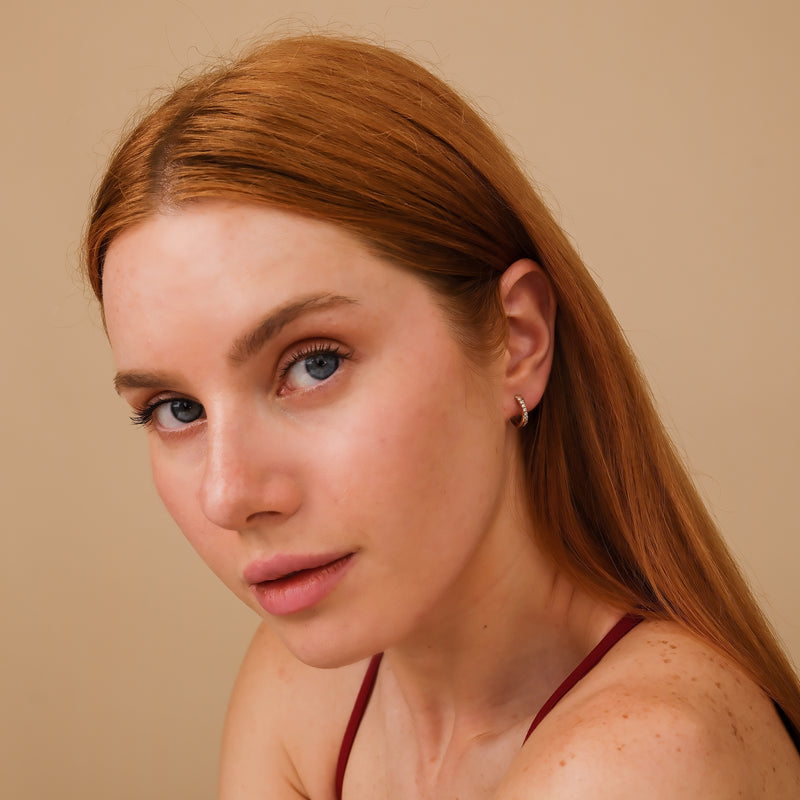 minimalistic huggie hoops