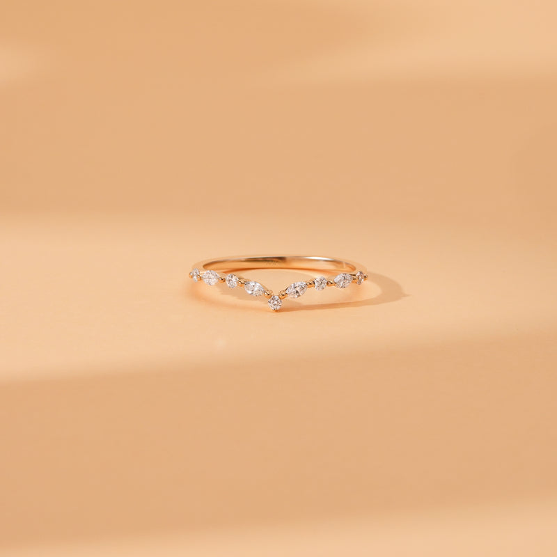 minimalistic solid gold v ring