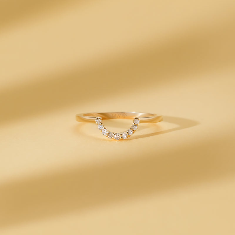 minimalistic design solid gold band