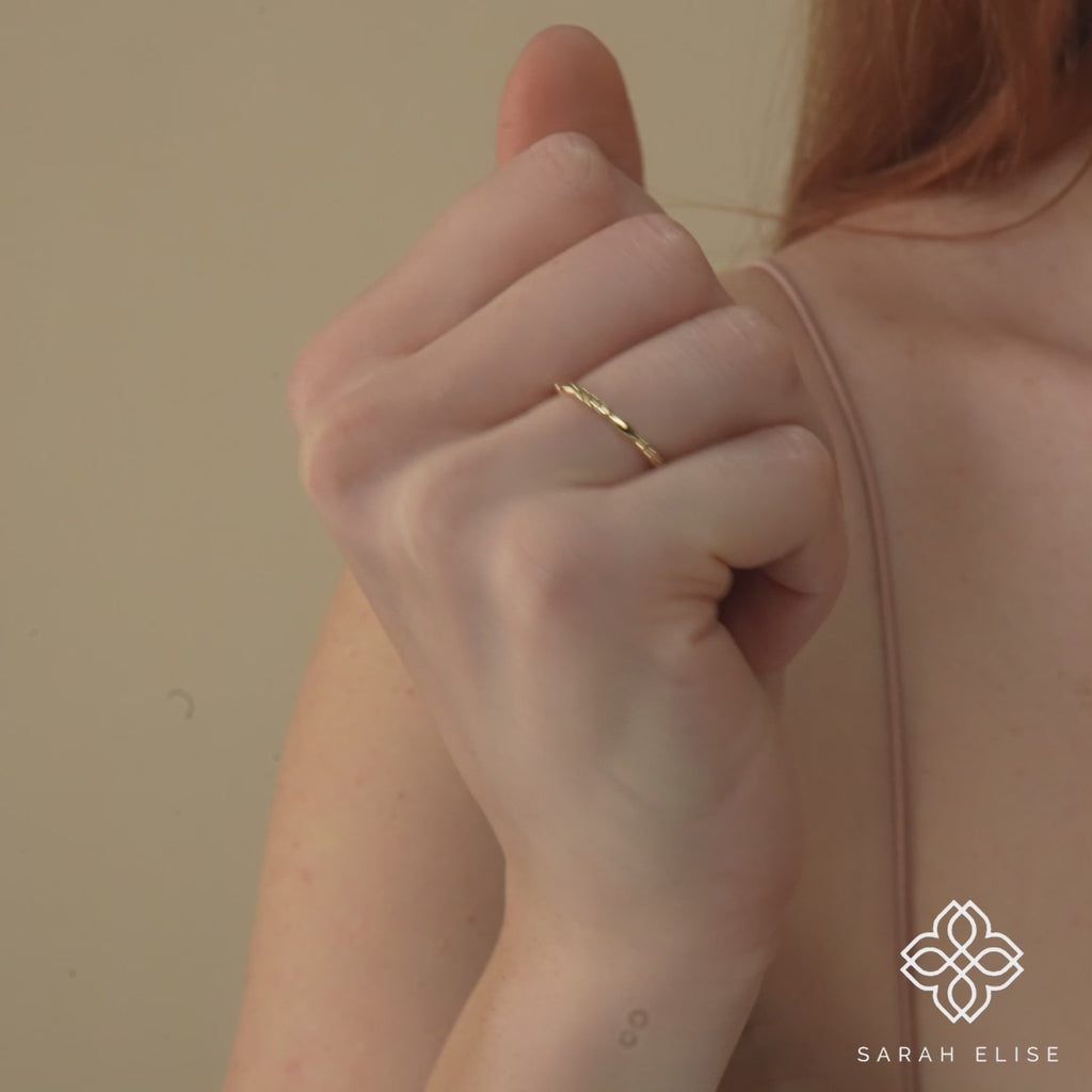 minimalist gold wedding band