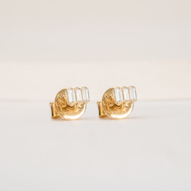 Minimalistic pair of Baguette cut Diamond Studs