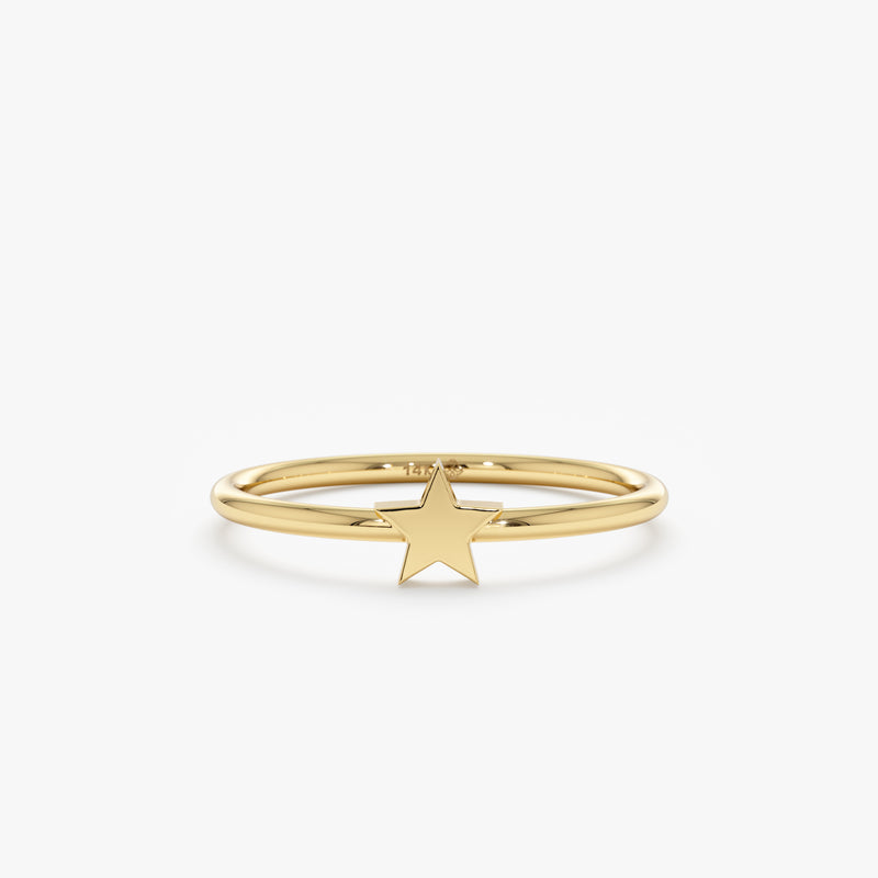 Mini Star Ring in Gold