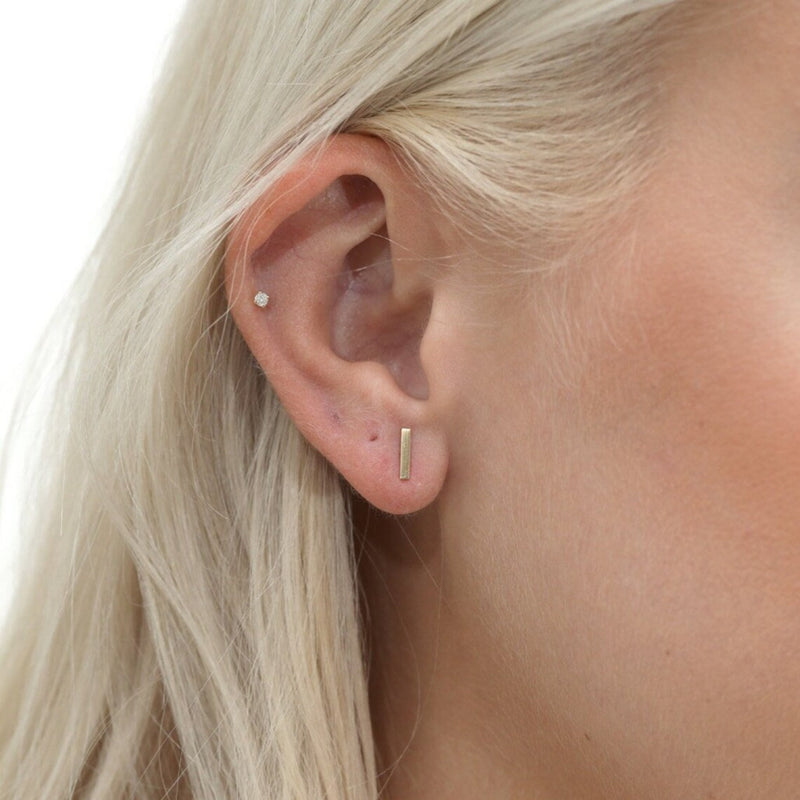 minimalistic plain gold earrings